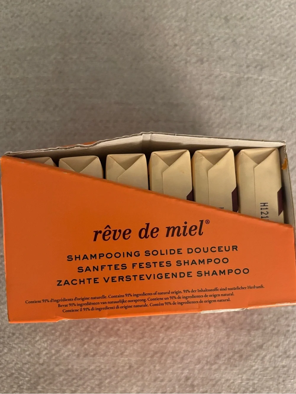 NUXE Reve De Miel Solid Shampoo Gentle Care Box of 6 Bars, 65g/2.2oz Each France - Picture 4 of 6